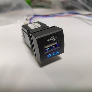 ที่ชาร์จในรถแบบ USB 5V 2.1A สำหรับ Toyota Prado Camry 2018 2019พร้อมพอร์ตแบบชาร์จเร็ว - Product Image 1