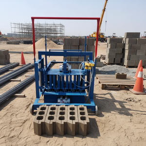 Machine automatique complète et économique pour la fabrication de blocs de pavage creux multi-formes et de briques en béton - Product Image 2