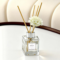 Diffuseur de parfum d'ambiance aux fleurs séchées et bâtonnets de rotin bois de santal, pour aromathérapie et décoration intérieure