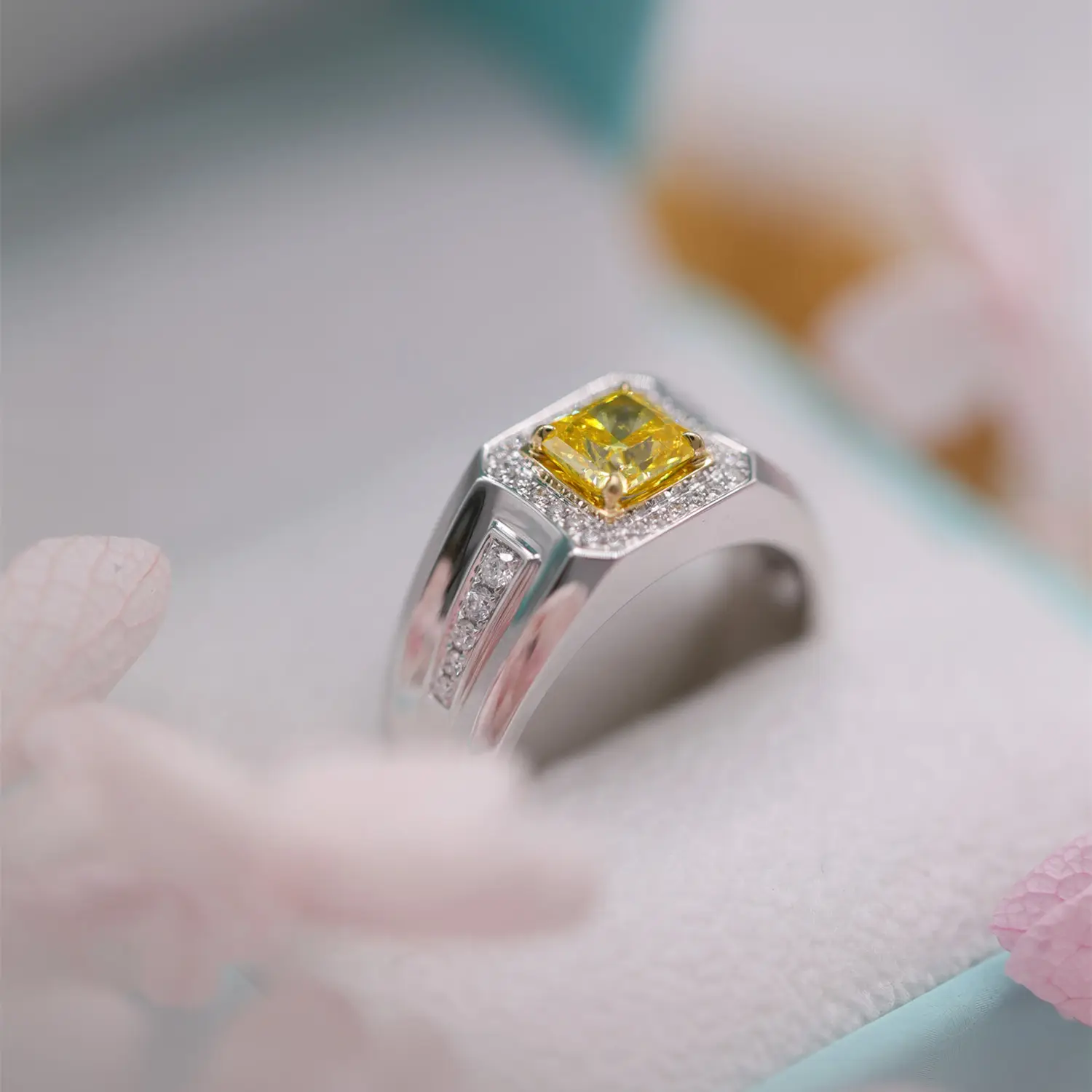 실험실 성장 CVD 패션 3 캐럿 빛나는 컷 멋진 생생한 옐로우 다이아몬드 반지