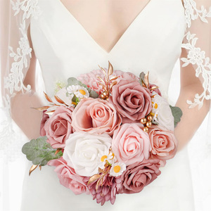 Ramo de Novia Rosa Polvoriento con Margaritas y Eucalipto, Flores Artificiales Hechas a Mano para Bodas, Novias, Damas de Honor y Sesiones de Fotos - Product Image 5