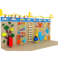 Mur d'escalade intérieur sûr pour enfants avec toboggan et anneaux pour salle de jeux à la maison pour tout-petits