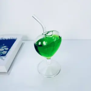 Neues Design Stil Bar herzförmiger Becher kreativer japanischer Stil Glas Wein Glas Kelch Becher