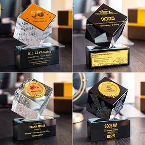 Trofeo di cristallo personalizzato meritorio con un nuovo Design creativo in metallo di fascia alta per medaglia annuale e encomio commemorativo - Product Image 4