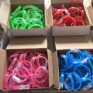 Bracelet LED personnalisé pour <span class=keywords><strong>concert</strong></span>, bar, fête, mariage, bracelet LED clignotant de haute qualité, acrylique, Noël, 9 couleurs, plastique PS transparent - Product Image 2