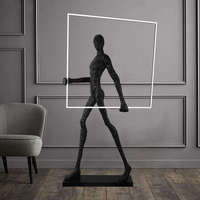 Lampe sur pied en résine noire pour intérieur, sculpture d'homme, art créatif, sculpture humaine, lampe d'angle pour salon, villa, escalier