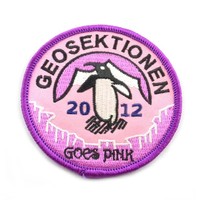 Patch brodé blanc personnalisé en forme de crâne, bord surjeté, thermocollant ou à coudre, support sergé, pour vêtements de motard, applique en gros