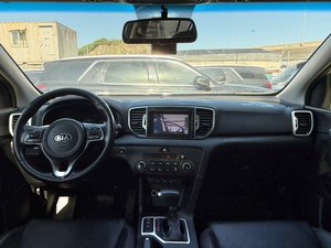 SUV Diesel Blanc fiable 2017 Sportage 4ème Génération avec Clé Intelligente, Navigation, Caméra, Climatisation Automatique et Intérieur Propre - Product Image 6