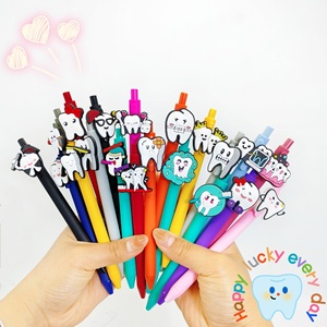 Stylo d'infirmière en gros avec accessoires de médecin stylo à <span class=keywords><strong>colle</strong></span> de dents de dessin animé mignon pour infirmière <span class=keywords><strong>dentiste</strong></span> Promotion cadeau du personnel médical - Product Image 1