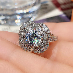 Anello con Design Floreale in Stile Vintage, Elegante Anello da Dito per Donne - Product Image 3