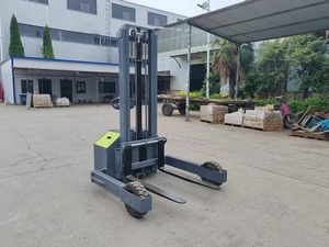 Chariot élévateur électrique avec mât à deux sections, pneus pleins, commande en position debout, batterie au plomb-acide, longueur de fourche 1500 mm, utilisation en intérieur - Product Image 2