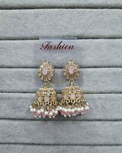 Pendientes Jhumka Kundan Rosa Bebé Chapados en Oro con Perla Colgante, Joyería Tradicional India Étnica para Novias y Festividades para Mujeres - Product Image 6