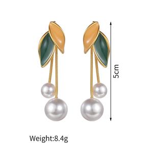 Boucles d'oreilles pendantes en perles de feuille d'huile verte vintage personnalisées, vente en gros, boucles d'oreilles à clous en alliage d'or 18 carats, bijoux fabriqués - Product Image 4