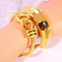 JUSNOVA Bracelet manchette martelé en acier inoxydable plaqué or 18 carats pour femme, étanche, avec perles et zircons cubiques colorés irréguliers, bijoux