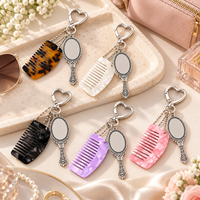 Newyeah Vente en gros Peigne en métal en forme de cœur vintage personnalisé OEM ODM et miroir de maquillage rétro 2-en-1 porte-clés pour femmes