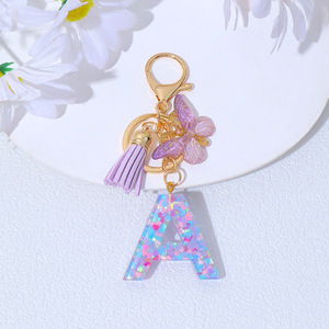 Porte-clés en acrylique violet en forme de papillon à franges, avec lettre initiale en forme de flocon de neige, en gros - Product Image 5