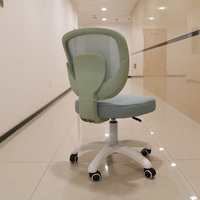 Vente en gros d'usine réglable en hauteur Table pour les devoirs des enfants Mobilier de maison Étude des enfants Chaise ergonomique PP pour bébé avec roue