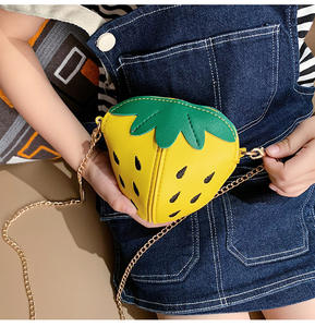 Tas Mini Stroberi untuk Anak-Anak Tas Selempang Kecil Rantai Buah 3D yang Lucu Tas Tangan untuk Anak Perempuan Kecil - Product Image 2