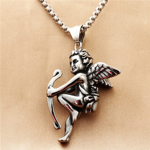 Pendentif ange Cupidon en acier inoxydable, collier pour hommes, design ailes rétro, bijoux cadeau - Product Image 1