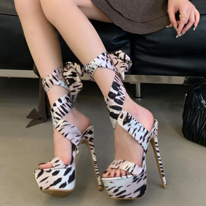 รองเท้าส้นสูงแบบแพลตฟอร์มลายเสือดาวสีขาวดำสำหรับผู้หญิง รองเท้าส้นเข็มหัวเหลี่ยมแบบรัดข้อเท้าผูกเชือก รองเท้าผ้าไหม - Product Image 1