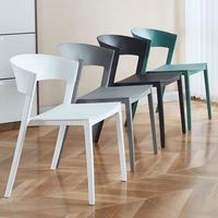 Chaise de salle à manger en plastique au design ergonomique, dossier respirant, empilable, chaise en plastique pour la maison et les restaurants