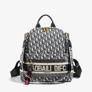 กระเป๋าเป้สะพายหลังวัสดุ PU สำหรับผู้หญิงทันสมัย ซับในทำจากโพลีเอสเตอร์ เหมาะสำหรับการใช้งานในชีวิตประจำวัน - Product Image 1