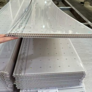 PVC-Deckenplatten mit Holzmaserung 6-10mm Plattenstreifen für Einkaufszentren Supermärkte Büros Schallabsorbierend Feuchtigkeitsbeständig - Product Image 1