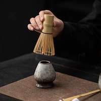 Coffret Cadeau de Thé Matcha Huit Pièces en Céramique de Four Ancien, Incluant Chawan, Chasen et Support pour Fouet à Matcha de Style Japonais