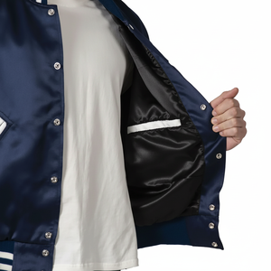 Chaqueta universitaria bordada personalizada para hombre para Chicago para Bulls Logo Crocheted Heart Pattern Cierre de cremallera Sports Legacy Wear - Product Image 1