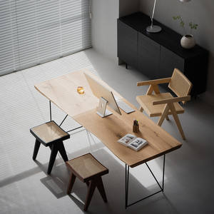 Table de salle à manger rectangulaire en chêne massif à bords naturels, deux pièces, multi-pièces, style vintage du milieu du siècle, pour bureau et salle d'étude - Product Image 1