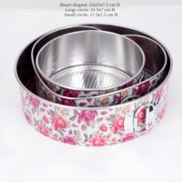 Lot de 3 moules à gâteau en tôle ronds, carrés et en forme de cœur, moules à pâtisserie en métal avec une élégante décoration florale