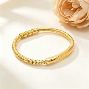 Bracelet manchette ouvert en acier inoxydable plaqué or pour femme, motif serpent géométrique classique - Product Image 1