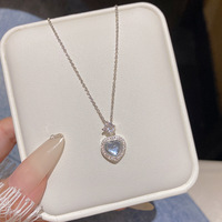 Liontin Hati Biru Fantasi dengan Inlay, Desain Minoritas yang Chic, Kalung Rantai Klavikula Segar, Aksesoris untuk Wanita