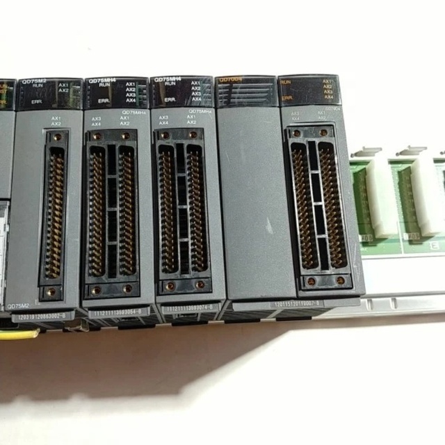 QD70D4 Brand New Power Module Original Programmable Logic Controller Module With One-year Warranty