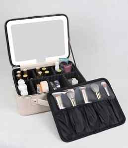 Étui <span class=keywords><strong>de</strong></span> voyage <span class=keywords><strong>de</strong></span> maquillage en cuir PU <span class=keywords><strong>de</strong></span> haute qualité étui <span class=keywords><strong>de</strong></span> <span class=keywords><strong>Train</strong></span> cosmétique <span class=keywords><strong>Rechargeable</strong></span> sac <span class=keywords><strong>de</strong></span> maquillage d'artiste avec lumière LED et miroir - Product Image 6