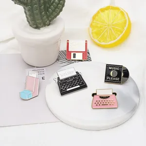 מכונת כתיבה תקליט ויניל אמייל סיכות סיכות בגדים דש סיכות בציר תגים מצחיק מתנת תכשיטים