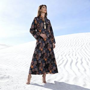 Abaya de luxe personnalisée avec strass thermocollants, style robe en polyester, nouveau design pour femmes musulmanes, occasion spéciale - Product Image 2