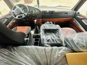 Grúa Montada en Camión Sinotruk Ho Wo 6x4, Grúa Sany de 12 Toneladas, Maquinaria de Elevación Especial para Construcción de Carreteras y Puentes - Product Image 5