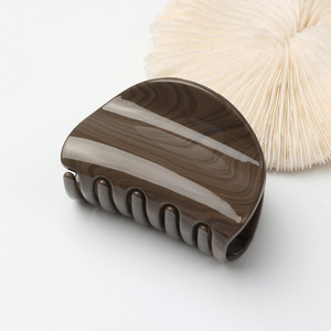 简约水木纹白色半圆形大哑光发爪夹后脑半绑鲨鱼Pvc发爪 - Product Image 6