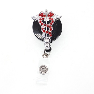 Accessoires infirmiers : Porte-badge rétractable avec symbole médical, serpent en strass, aile d'ange, fournitures de bureau - Product Image 4