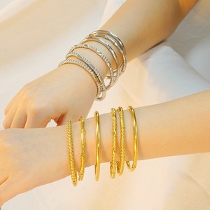 Declaración impermeable de acero inoxidable 18K chapado en oro textura muñeca mujeres <span class=keywords><strong>accesorios</strong></span> joyería de moda pulseras brazaletes - Product Image 5