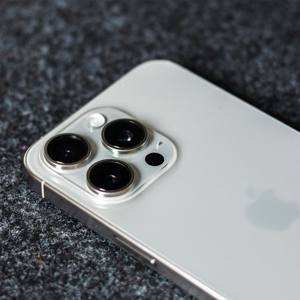 Ventas Originales 2023 del <span class=keywords><strong>iPhone</strong></span> 15 Pro Max <span class=keywords><strong>128GB</strong></span> 512GB Dorado, <span class=keywords><strong>Morado</strong></span>, Negro, Azul, 5G, Teléfono Móvil Desbloqueado con Resolución de Pantalla HD - Product Image 4