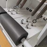 Chaise Wunda de Pilates Premium, structure classique, cadre robuste en contreplaqué multicouche peint en blanc avec poignées en D, chaise haute de Pilates