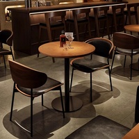 Fauteuil et table en cuir de café en bois massif Restaurant commercial Table à manger en bois massif écologique Couleur personnalisée pour