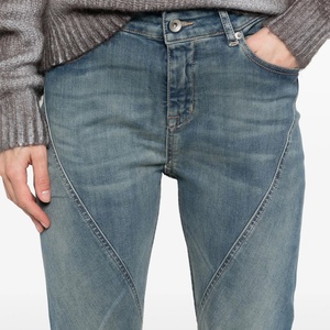 Jeans de mezclilla elásticos ajustados de tiro bajo para mujer, pantalones casuales de mezclilla de campana largos con efecto apilado y corte bootcut en azul. - Product Image 5