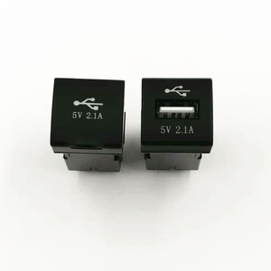 ที่ชาร์จในรถแบบ USB 5V 2.1A สำหรับ Toyota Prado Camry 2018 2019พร้อมพอร์ตแบบชาร์จเร็ว - Product Image 3