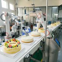Système de ligne de production de gâteaux automatique à haute productivité avec bras robotisé électrique pour boulangerie