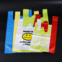 Sacs de courses en plastique personnalisés en PEHD imprimés en gros, type T-shirt