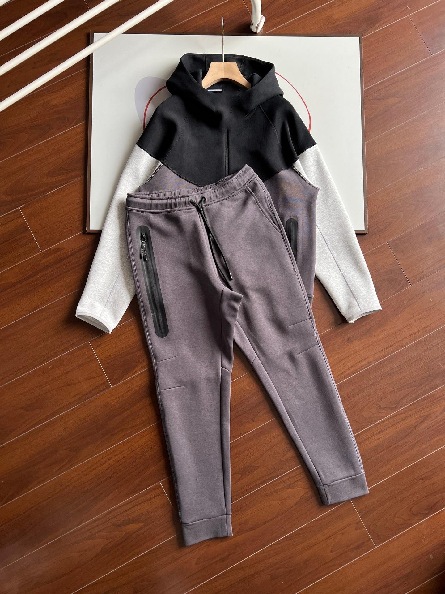 ดำและน้ำตาล (แขนสีเทา)