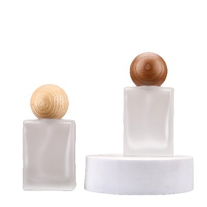 30ml Screw Mouth Perfume Subpackage <b>Bottle</b> Portable Square Flat Glass <b>Spray</b> <b>Bottle</b> Refillable <b>Empty</b> <b>Bottle</b> with Walnut Wood Cap - Product Image 5